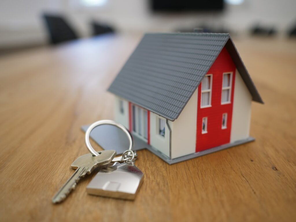 New home keys representing newcomer settlement and real estate in Canada